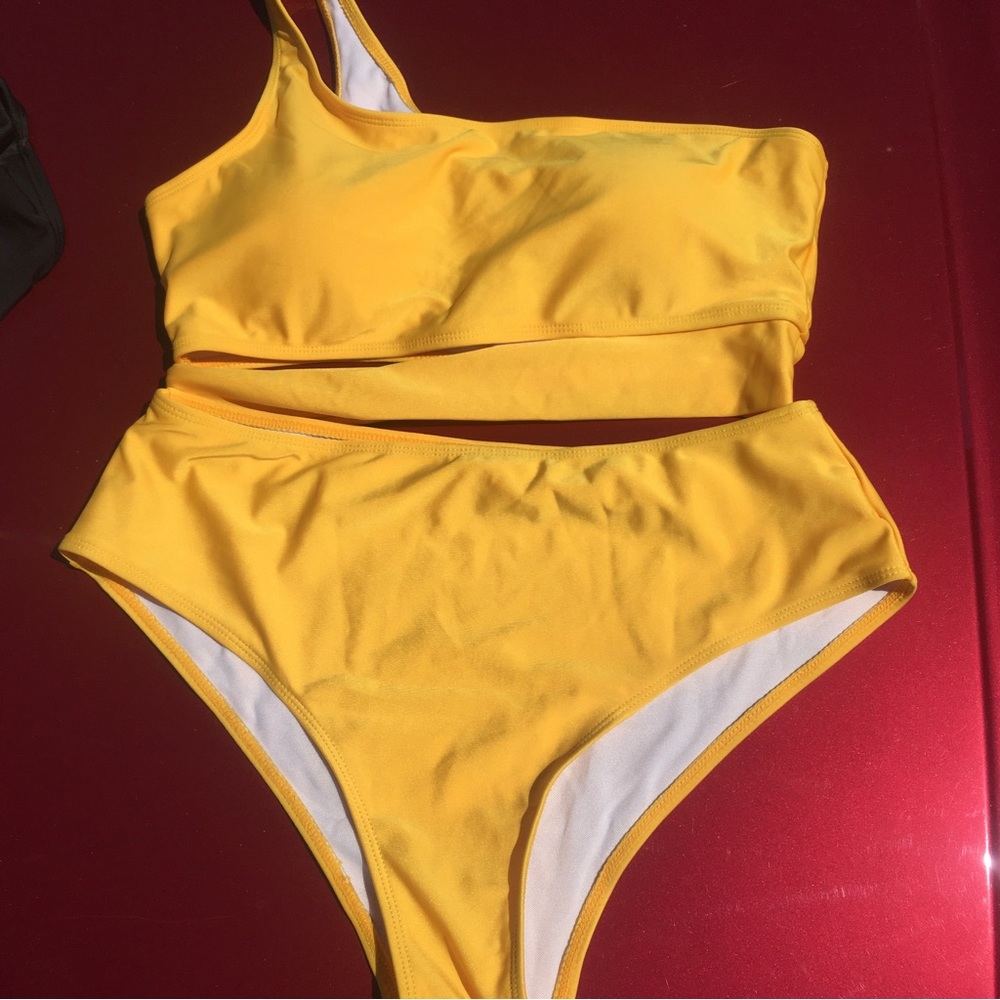 Women’s 2-Piece Swimsuit Yellow XL